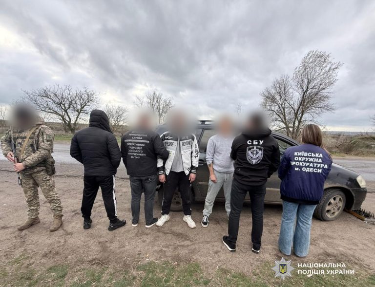 В Одещині викрили схему продажу місць у багажниках для незаконного вивезення чоловіків за кордон