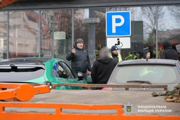 В Одесі притягнули до відповідальності водіїв за паркування на місцях для людей з інвалідністю