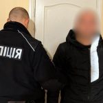 У Саратській громаді п’яний гість неодноразово вдарив ножем господаря під час сварки