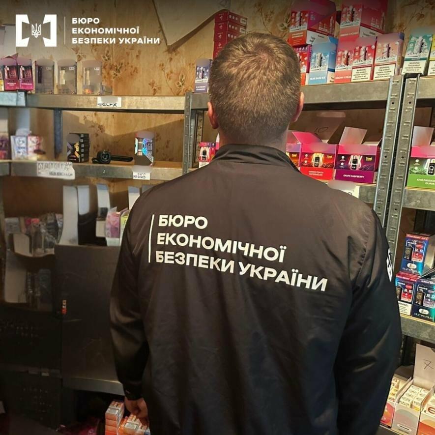 В Одесі викрили нелегальну торгівлю електронними сигаретами — ФОТО, ВІДЕО