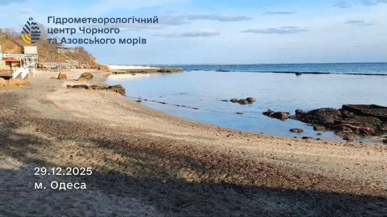 Одеське узбережжя оголилося: зафіксували аномальний відплив (фото)