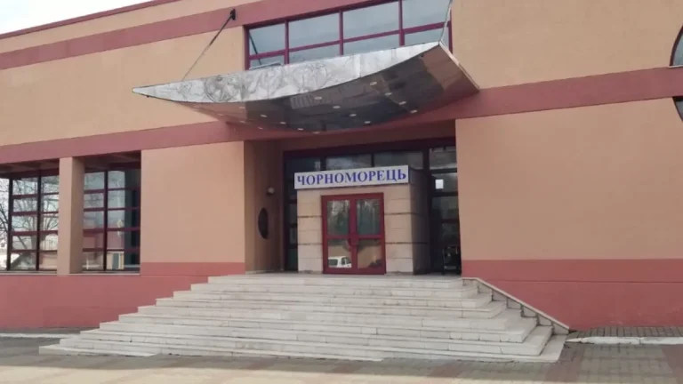 Продаж «Люстдорфа» позбавляє Одесу футбольної легенди через борги бізнесмена