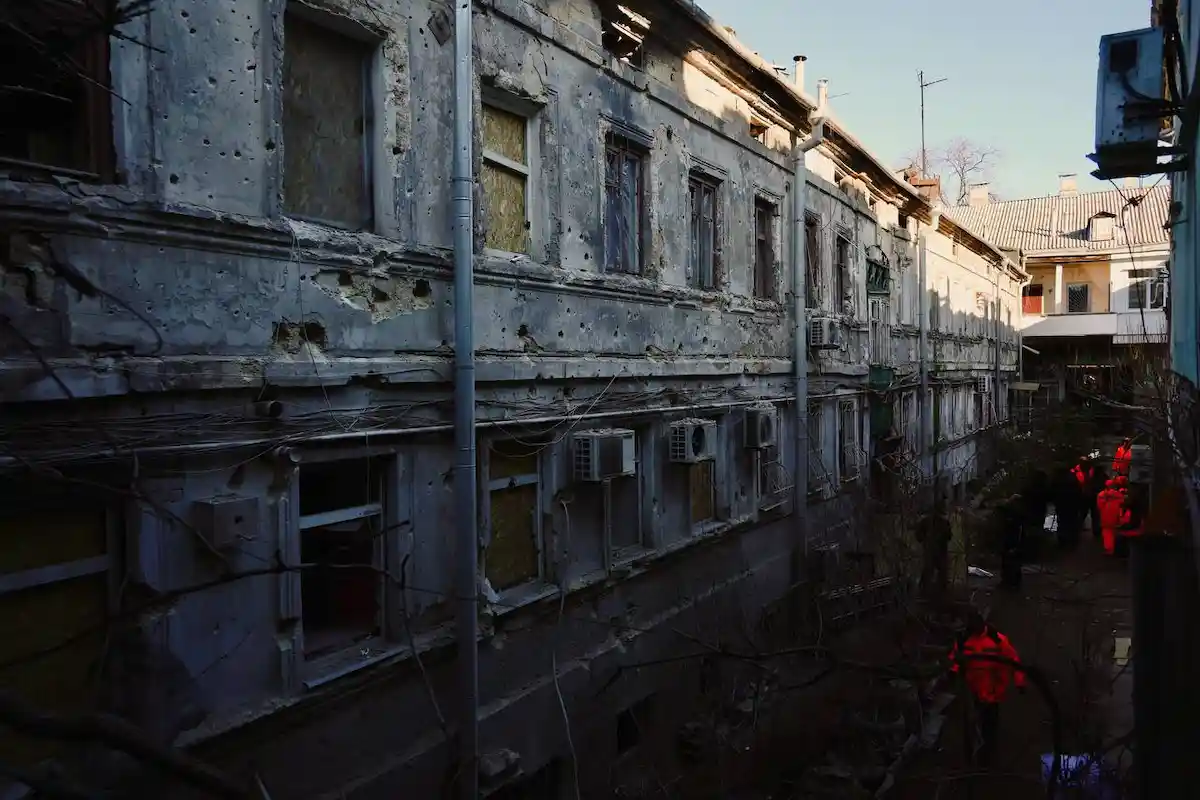 У центрі Одеси після обстрілу будинок визнали аварійним — мешканців відселяють