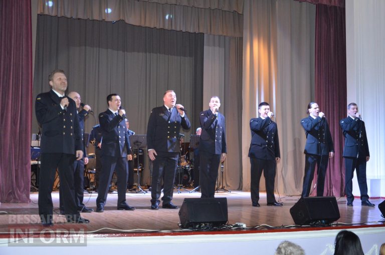 У Ізмаїлі Центр військово-музичного мистецтва ВМС ЗСУ влаштував концерт, де захисники виконали народні та патріотичні композиції
