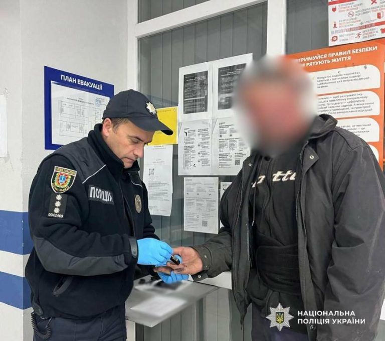Одещина: двоє чоловіків підозрюються в домашньому насильстві та знущаннях над жінками — ФОТО
