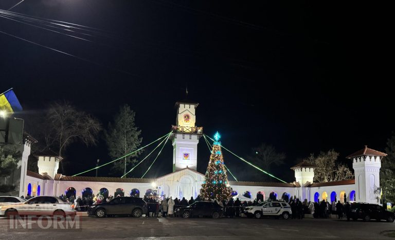 Арциз засяяв святом — урочисте відкриття головної новорічної ялинки громади