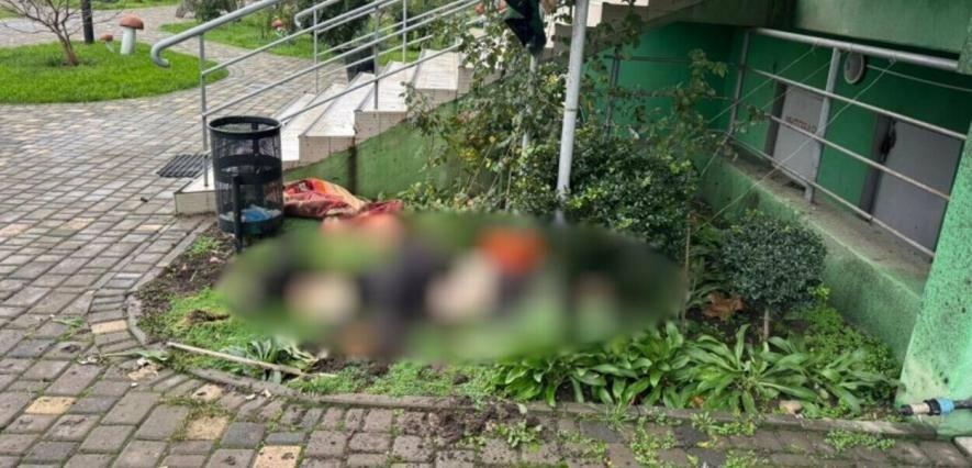 В Одесі біля сходів знайшли жінку, яка стрибнула з 17-го поверху