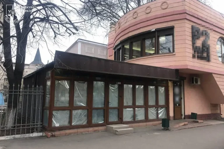 У центрі Одеси знесли самовільно встановлену кав’ярню
