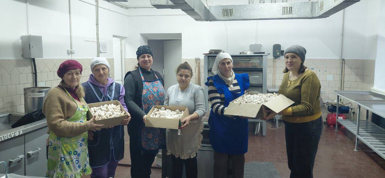 Жителі громади Ізмаїльського району за сімейними рецептами спекли смаколики для захисників