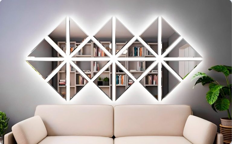 Зеркало с подсветкой в гостиную: современный акцент, визуальное расширение пространства и продуманное освещение