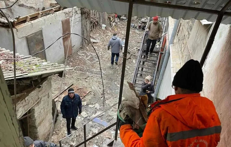 У Одесі ліквідовують наслідки удару 27 грудня — пошкоджено 10 будинків і дитячий садок
