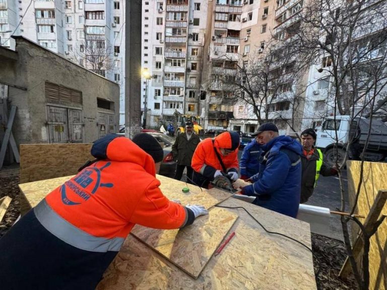 Нічний удар залишив десятки одеситів без вікон напередодні Нового року — ФОТО