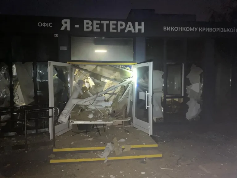 Підсумки доби: в Одесі — часткові відключення світла, російський порт палає