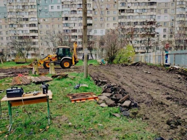 У Пересипському районі Одеси облаштовують сучасний бювет — фото