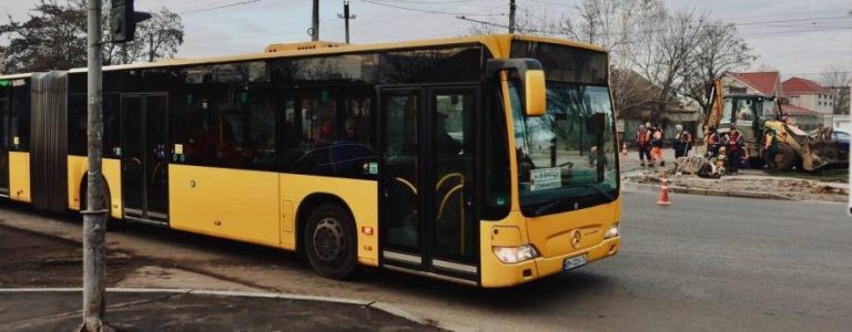 Де й коли курсують соціальні автобуси в Одесі — актуальні маршрути та графік руху