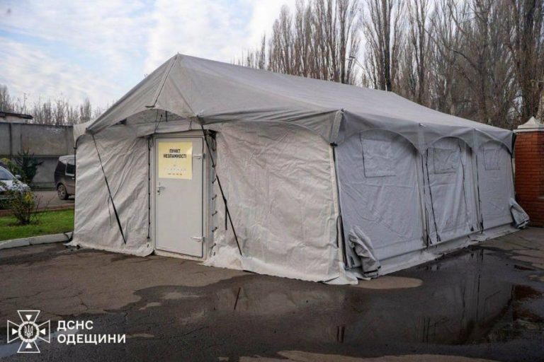 Після ударів РФ Одеса занурилася в темряву й холод: 65 тисяч домогосподарств залишилися без світла — ФОТО
