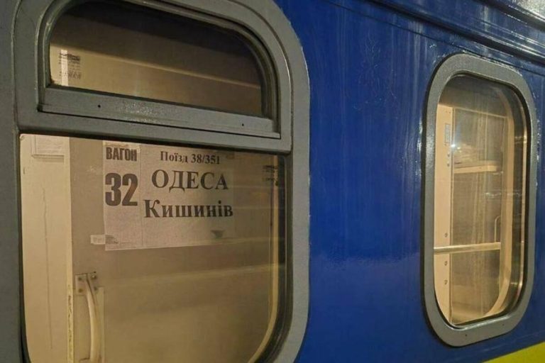 Пасажирський бум на залізниці: Укрзалізниця поновила щоденні рейси Одеса — Кишинів