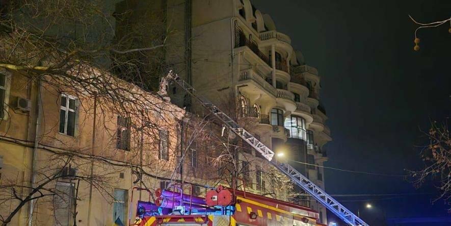 Серія вибухів в Одесі пошкодила житловий будинок і соціальні об’єкти — ФОТО