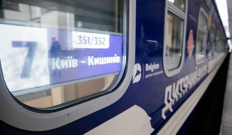 Укрзалізниця запускає додаткові вагони на поїзди до Кишинева з Одеси та Києва