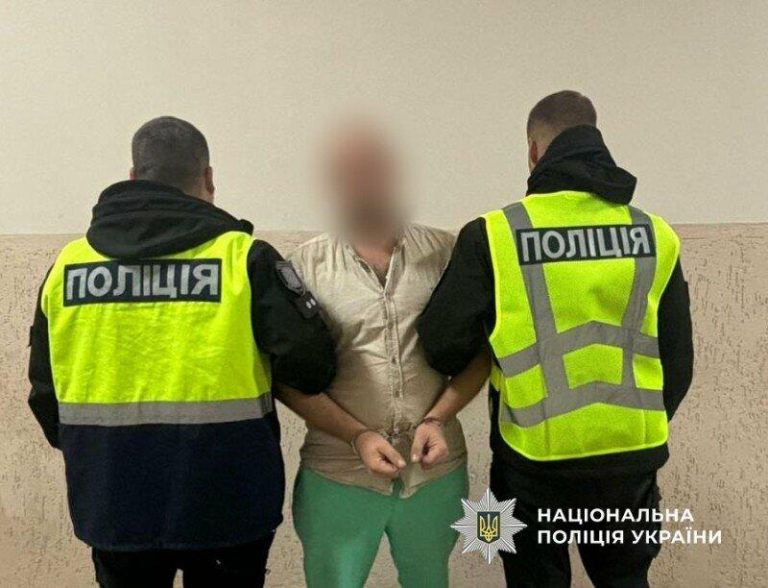 В Одесі чоловік побив до смерті свого знайомого й залишив його на вулиці