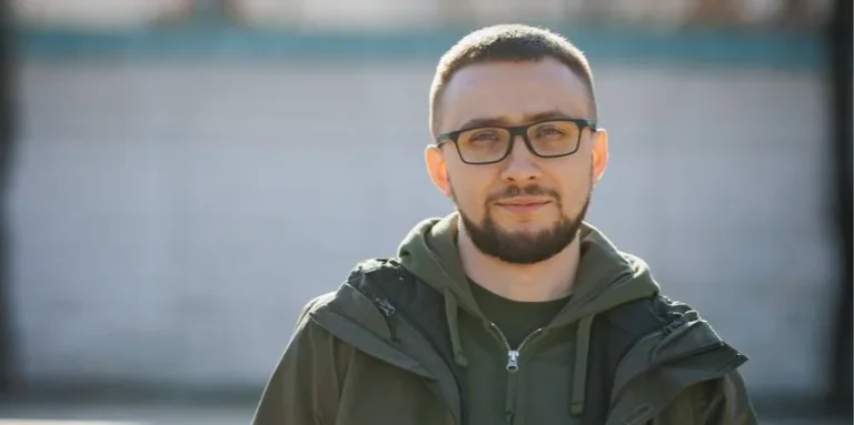Президент Зеленський відзначив одеського активіста і волонтера Сергія Стерненка нагородою «Золоте серце»