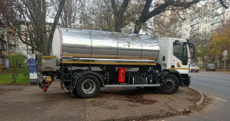 Після відключення води мешканці двох мікрорайонів Одеси шукають автоцистерни