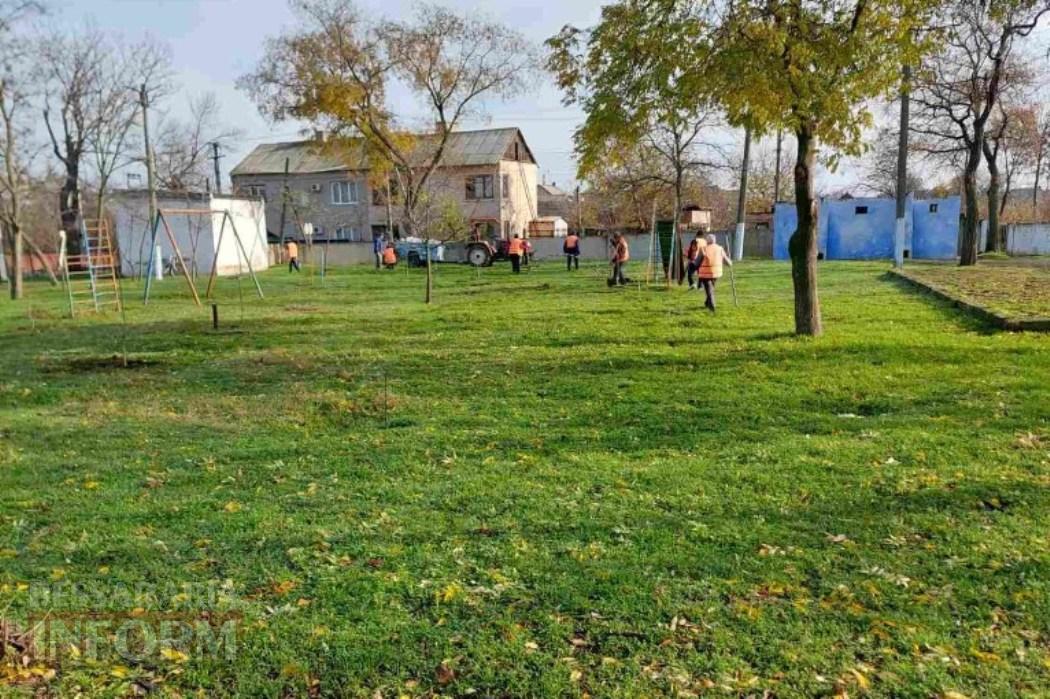У Кілійському міському парку висадили алею молодих кленів
