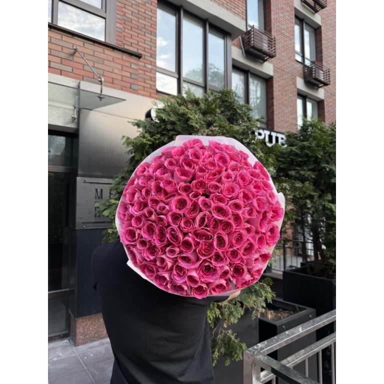 Магія 101 троянди Вотергейм: символ вишуканості та щирих почуттів