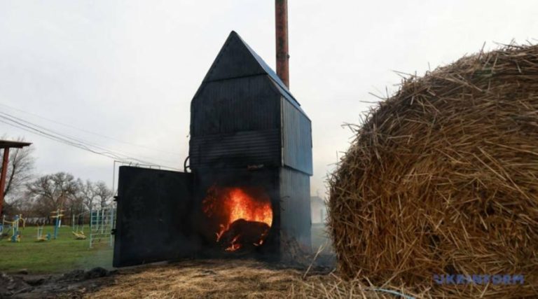 На Одещині школи відмовилися від газу й обігріваються соломою