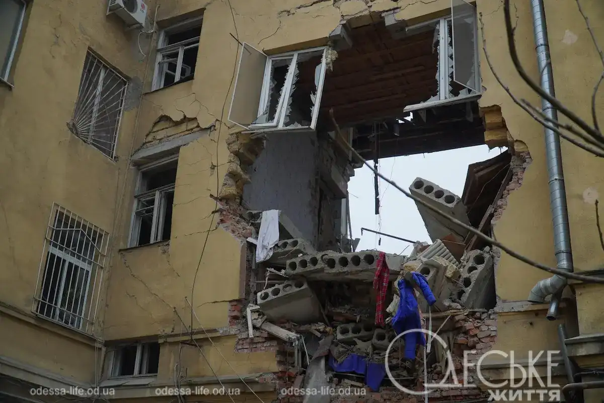 В Одесі десятки пошкоджених будинків — фоторепортаж із місця подій (ОНОВЛЕНО)