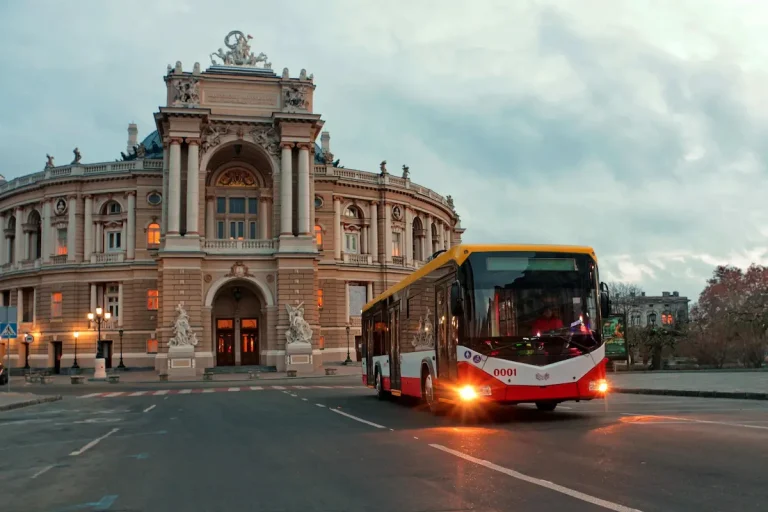 В Одесі через рятувальні роботи тимчасово змінено рух автобусів