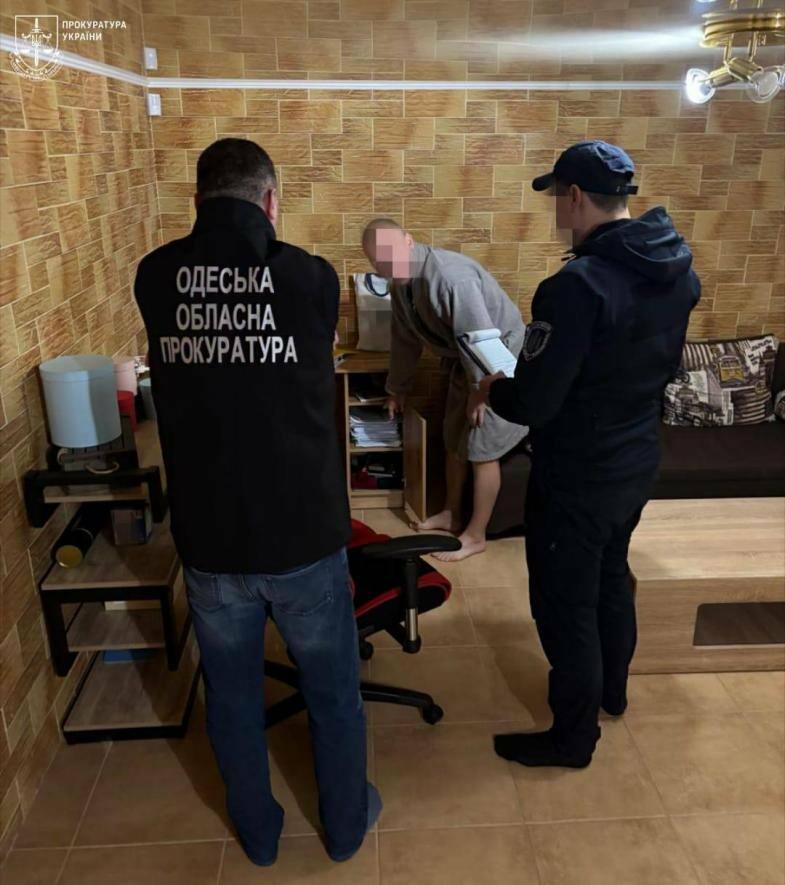 Чиновник з Одещини вимагав 25 тисяч доларів від мисливців за дозвіл на полювання