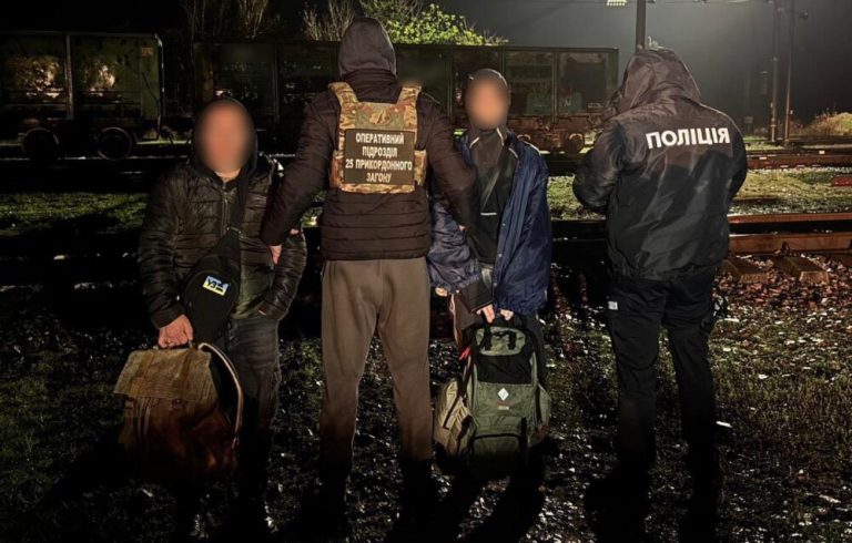 Мешканець Арцижчини налагодив схему переправи чоловіків потягом до кордону