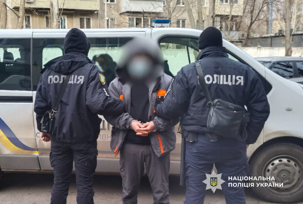 Сміття стало прикриттям: в Одеському СІЗО викрили спробу передачі наркотиків