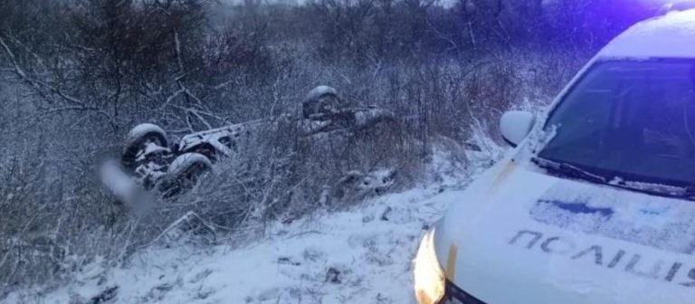 На Одещині автівка перекинулася в кювет, постраждала пасажирка