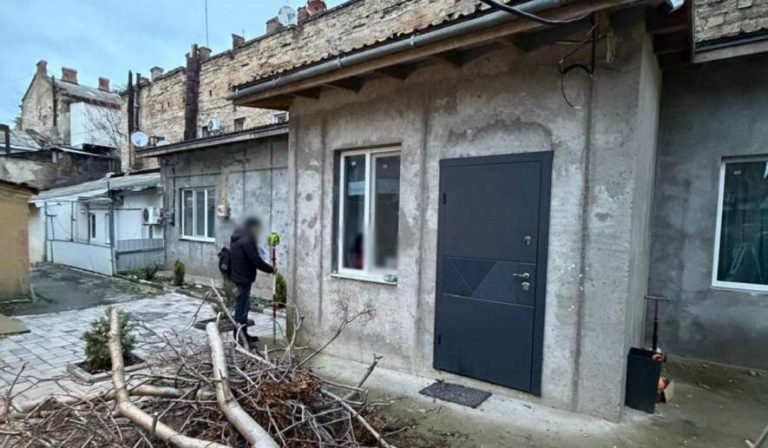 Одеситу оголосили підозру за розширення квартири за рахунок громади