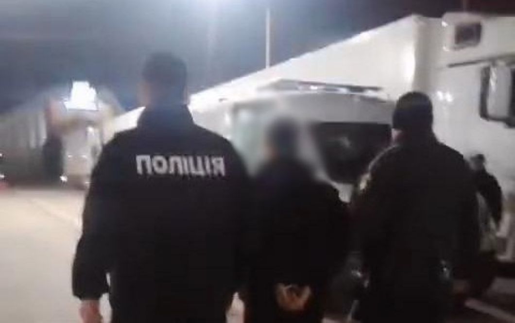 Житель Болградщини підозрюється у замаху на знайомого та організації незаконного переправлення чоловіків до Молдови — яке покарання йому загрожує