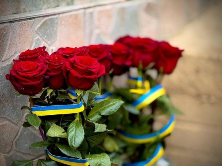 Одеса вшанувала Героїв Крут: бій, який змінив хід історії — ФОТО