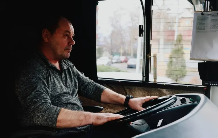 На трамвайних і тролейбусних маршрутах Одеси запустили тест безкоштовних автобусів (відео)