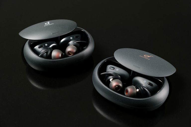 Огляд кращих навушників AKG та Soundcore: що вибрати для музики, спорту та роботи