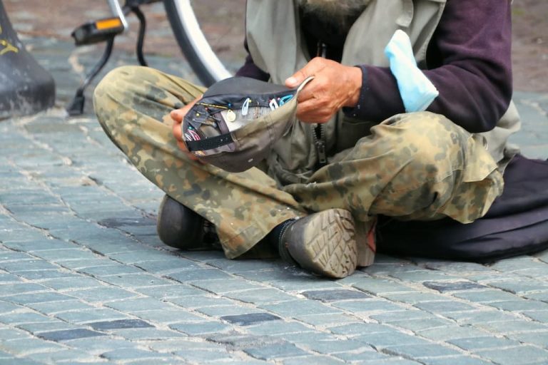 Один дзвінок може врятувати життя — як одесити допомагають безпритульним