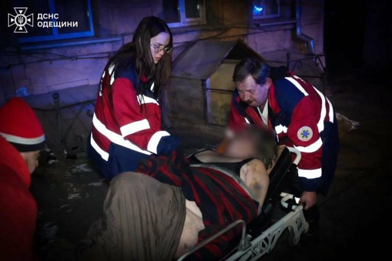 Спалах у центрі Одеси: жінку госпіталізували з важкими опіками — ФОТО