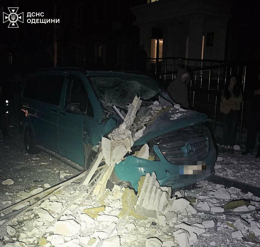 Нічний удар російських безпілотників по Одесі: поцілили в 25-поверховий будинок та об’єкти інфраструктури ФОТО