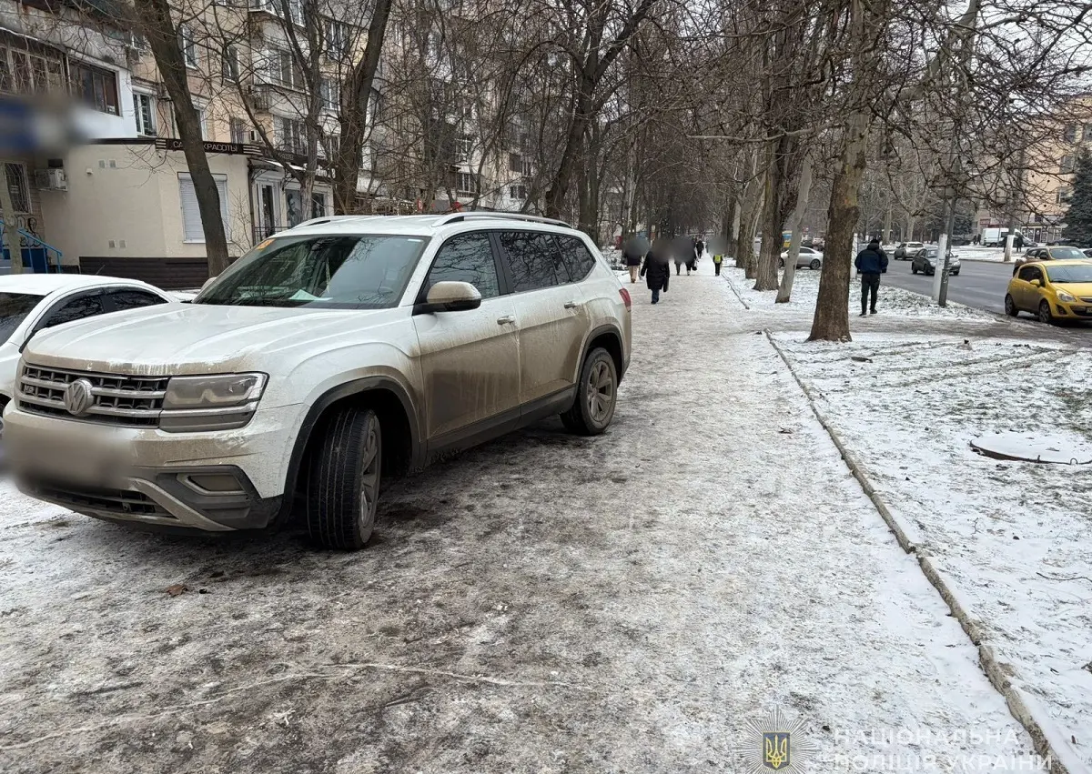 На Таїрова в Одесі Honda викинула Volkswagen на тротуар — постраждала літня жінка