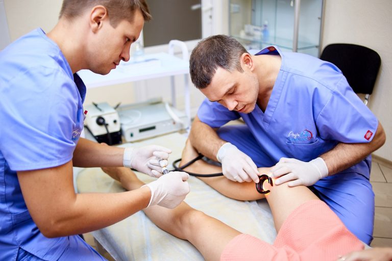 Флебологія та флебологи: як працює наука про вени і що робить лікар на прийомі