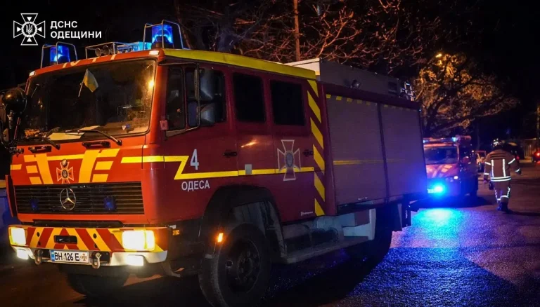 Вибух в одеському багатоповерховому будинку: госпіталізовано чоловіка з важкими опіками (фото)