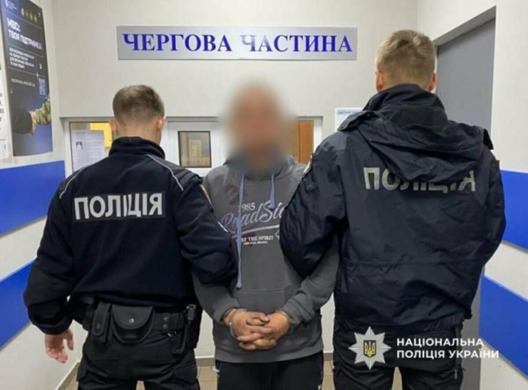 В Одесі чоловік поранив товариша ножем — відомі подробиці