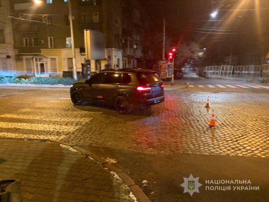 У центрі Одеси автомобіль на пішохідному переході збив двох жінок — що відомо