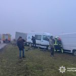Поблизу Криничного зіткнулися два мікроавтобуси — четверо госпіталізовано, рух транспорту перекрито