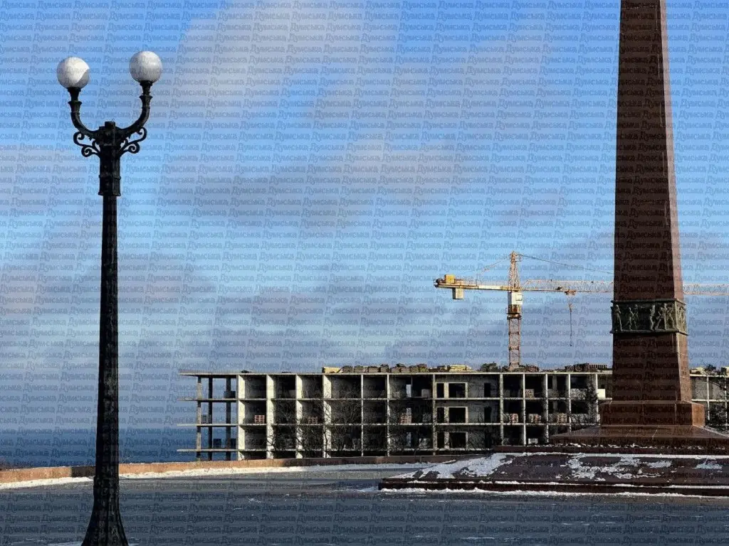 На Ланжероні в Одесі незаконно добудовують скандальну висотку (фото)